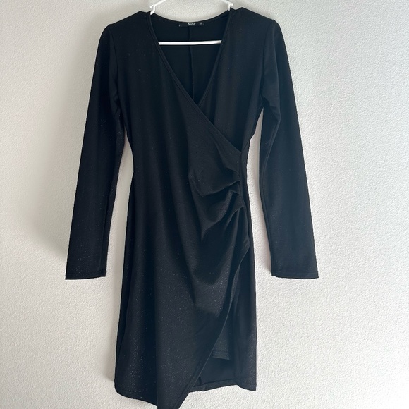 Papaya Black Mini Homecoming Dress with Glitter and Full Sleeves - Used once - Picture 1 of 1